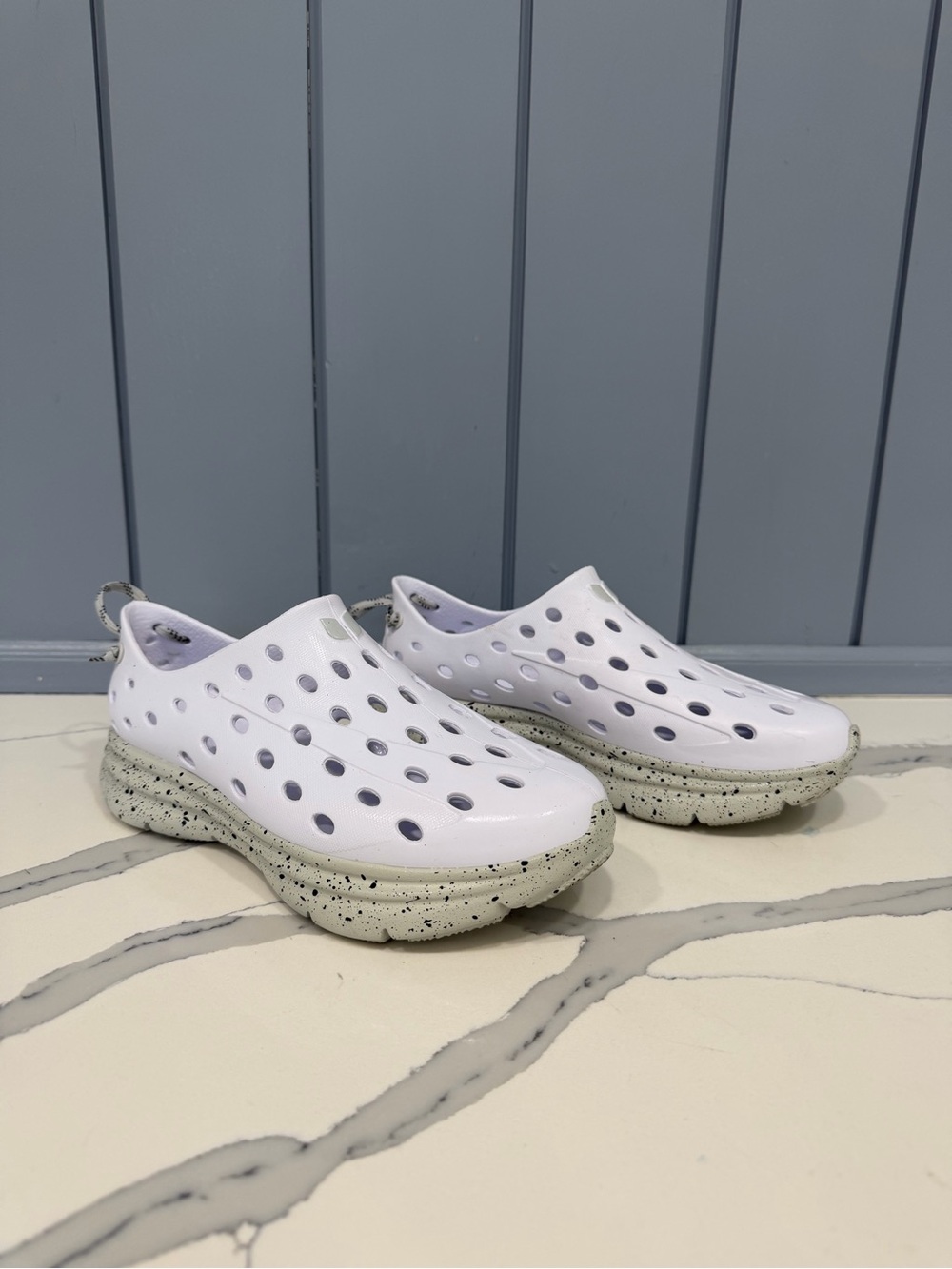 Kanes Revive - White / Gray Speckle